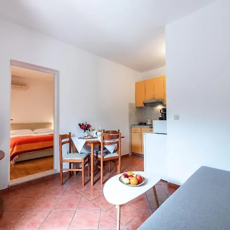 Mit Einem Schlafzimmer - B57065 * Štikovica